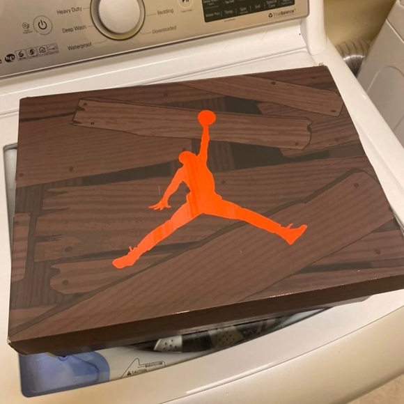 Jordan 5 Raging Bull - Picture 9 of 10